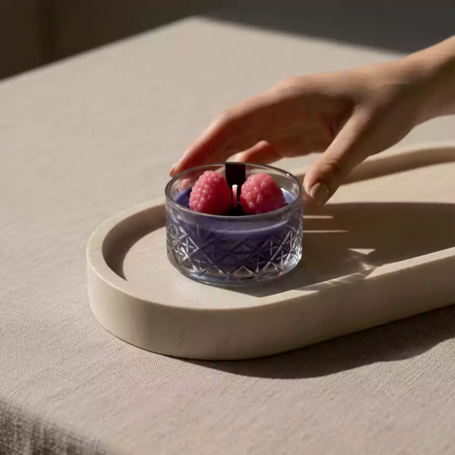 El Yapımı Cam Mum – Mor Renkli Frambuaz Detaylı Dekoratif Mum - Görsel 5